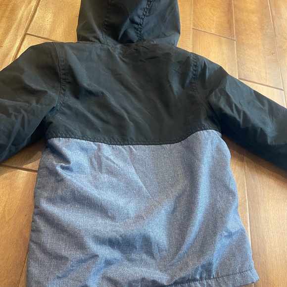 Carters boys midweight jacket. 5-6 fleece lining. - Picture 4 of 4